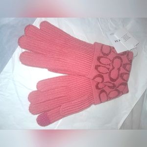 New Coach Knit Singature Tech Gloves In Watermellon ❄️ NWT (FIRM)